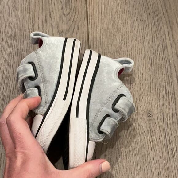 Lot of 2 Converse Heart Pink Gray All Star Converse Velcro Sneakers Size 6 and 7 - Picture 10 of 15